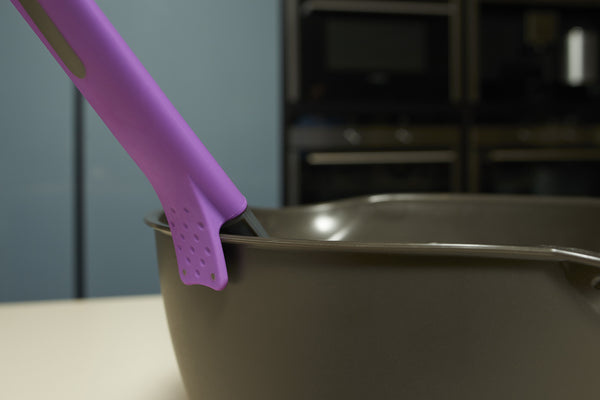 https://www.uutensil.com/cdn/shop/products/uutensil_closeup8065_swoon_offset_spatula_spoon_magenta_grande.jpg?v=1418057900